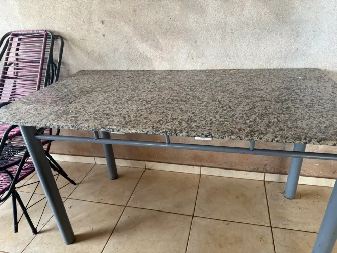 Mesa em granito 