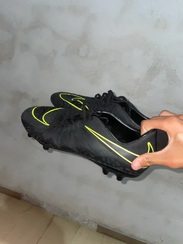 Chuteira hypervenom Nike, n-40, usada somente 2 vezes 