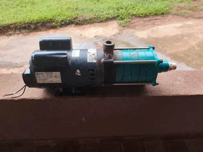 Bomba de água 127V e 220V 5 estágio, ela tem 3 anos de uso.