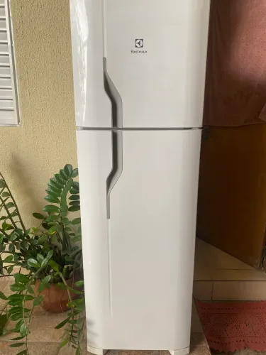 Geladeira Electrolux Frostfree 261 Litros