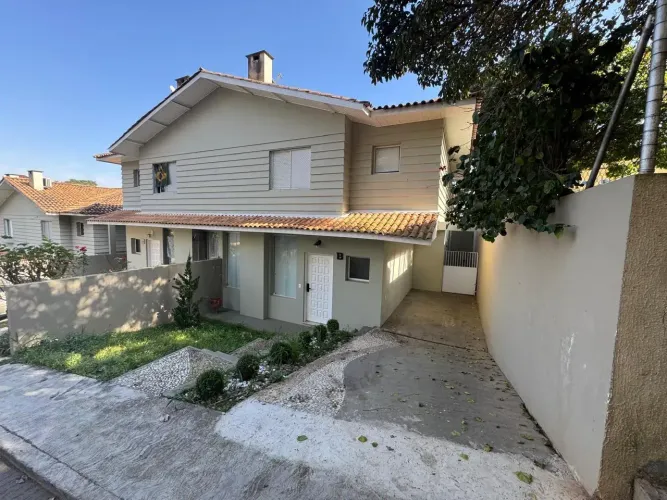 LINDA CASA DE CONDOMINIO/ PROX PREFEITURA/ 2 VAGAS