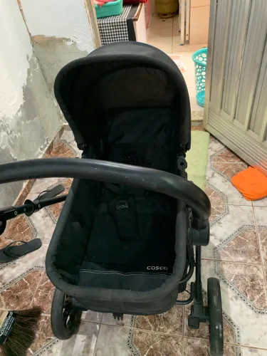 Vende-se carinho de bebê da marca Cosco