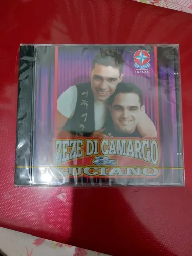 CD Zézé di Camargo e Luciano (lacrado)