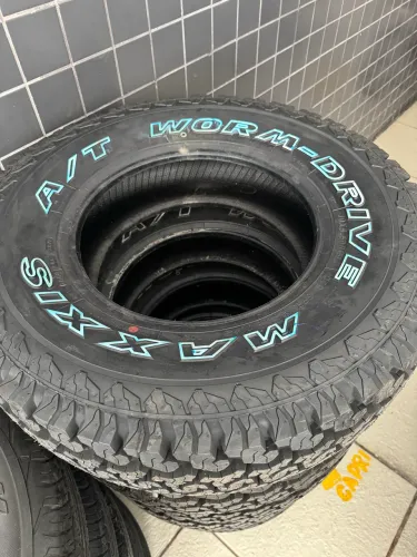 5 Pneus Maxxis A/T Worm-Drive