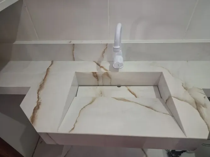Pias e lavatorios de porcelanato 