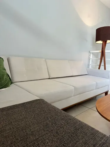 Sofá de canto off white 4 lugares - estrutura em madeira 
