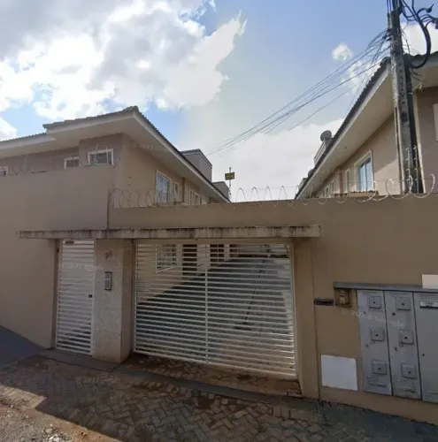 Sobrado à venda contendo 2 quartos, 1 banheiro, 1 lavabo, Contorno