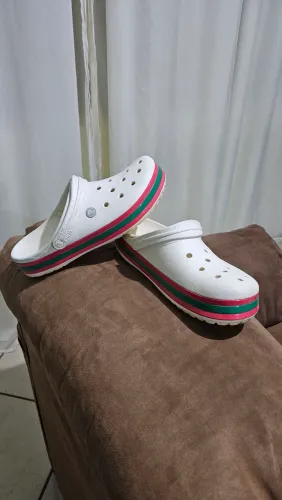 Sandália Crocs Crocband Platform Clog Branca (Verde e Rosa) - Tam 43/44 (M11)