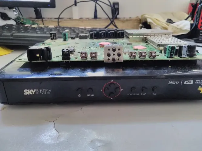 Receptor satelite SKY Slim Bom