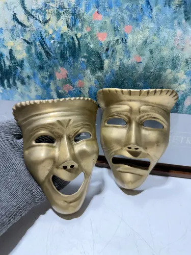 Máscaras antigas de bronze