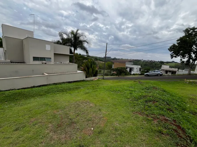 Lote a venda no Condomínio Royal Boulevard Residence & Resort em Ibiporã