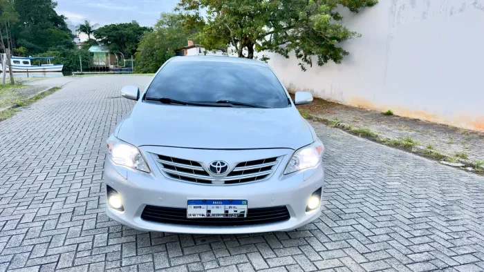 Toyota Corolla Altis 2.0 Flex 16V Aut. 2014