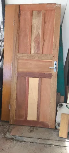 Porta de madeira amofadada usada em perfeito estado 44 92004.5680