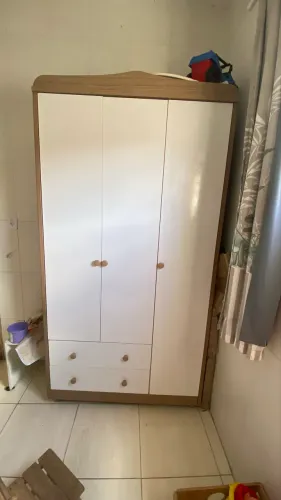 Cama e guarda-roupa infantil