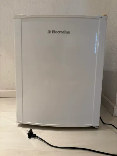 Frigobar Electrolux RE80 79 Litros 127V