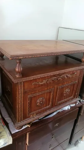 Mesa de canto em madeira
