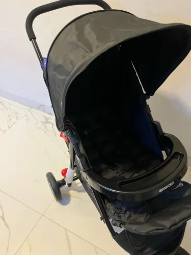 Vendo carrinho de bebê