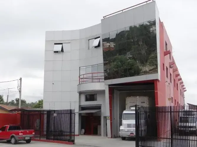 Galpão/Depósito/Armazém para aluguel possui 2300 metros quadrados em Uberaba - Curitiba -