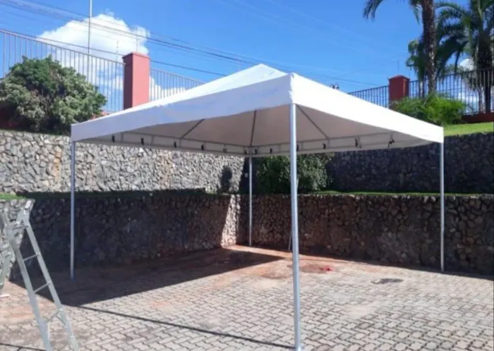 Aluguel de toldo piramidal 3x3m