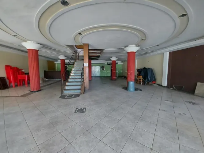 Salão Comercial ao lado do teatro Municipal