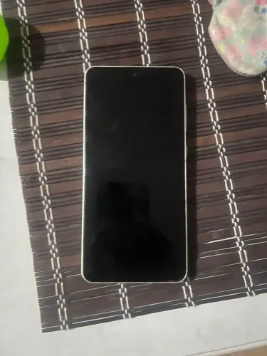 Celular com problema na tela e placa