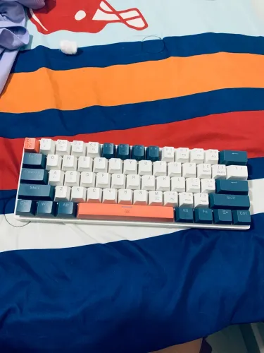Teclado mecânico K500 60% reduzido