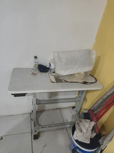 Máquina de costura Singer reta