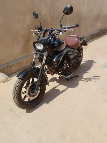 Moto robusta toda revisada