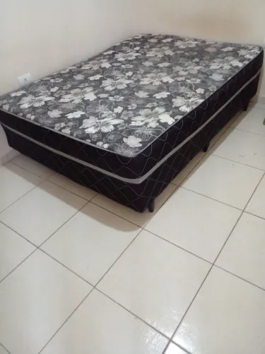 Cama box casal com o colchão acoplado 20 ctm de colchão e guarda roupa roupa  solteiro 