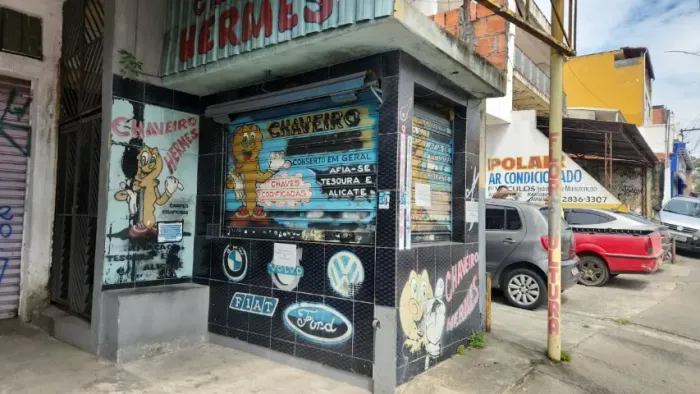 Aluga-se ponto na Avenida.