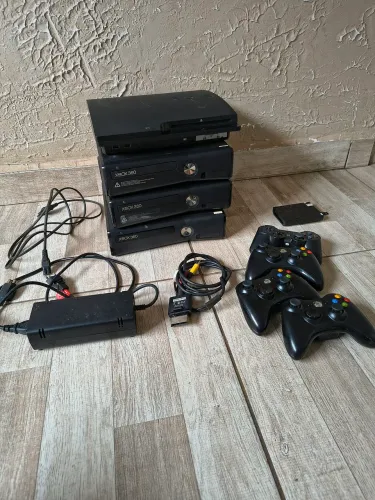 Lote com 3 Xbox 360 + PS3 com defeito, 4 controles e acessórios