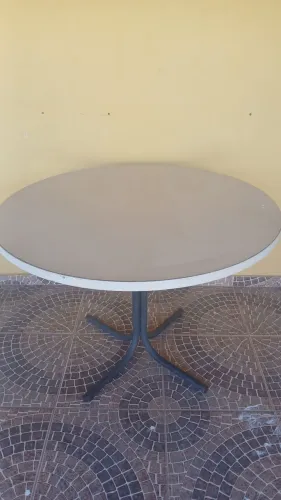 Mesa grande de madeira boa (para retirar)