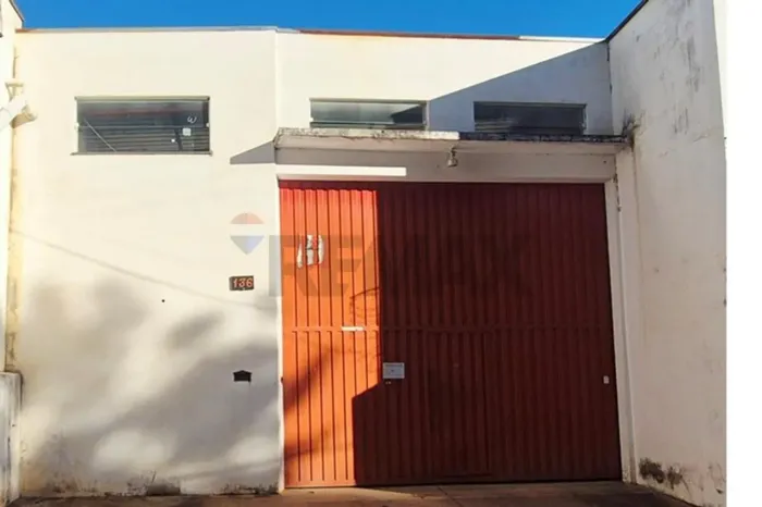 "Locação Comercial em Itapira: Espaço de 330m²"