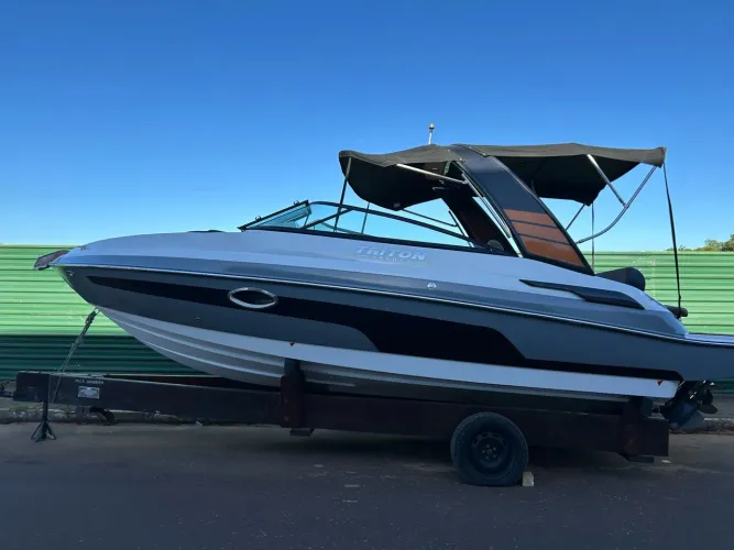 Lancha Triton 250
