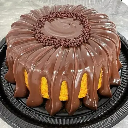 Bolo de cenoura com cobertura de chocolate 