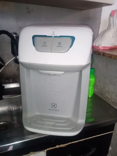 Purificador de água Electrolux easy touch pe11B branco bivolt semi novo tudo funcionando 