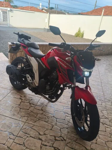 Troco por Santana 