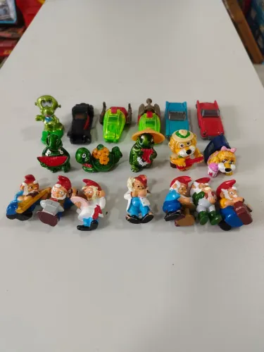 Kinder ovo lote antigo, vendo separado também