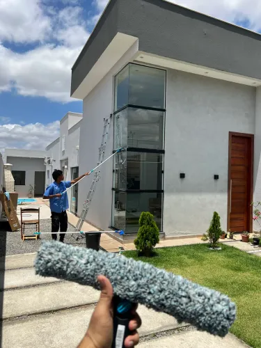 Limpeza de vidros vitrines e fachadas