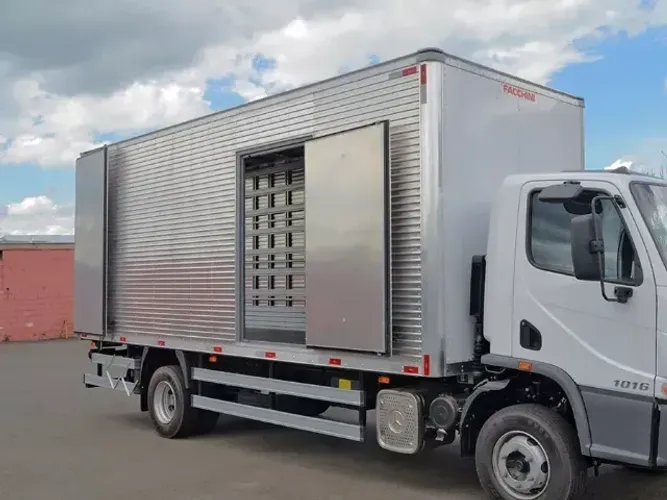 Accelo 1016 Bau 2021.