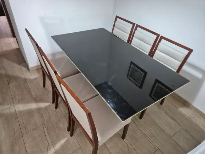 Mesa de Jantar com 6 cadeiras