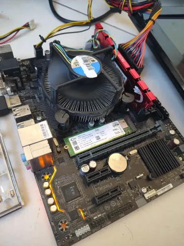 Kit placa Mãe 1151 Gigabyte + Processador I3, 7° Geração + Memória 8GB Ddr4