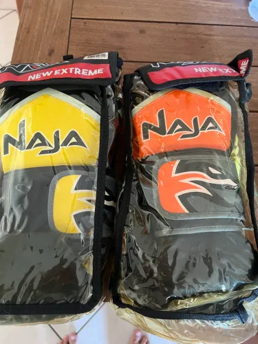 2 Luvas de Box e Muay thai tamanho 12 - 60,00 cada uma