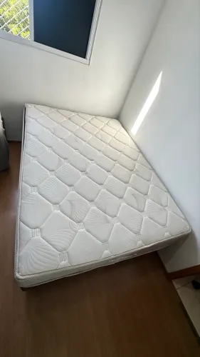 Cama casal molas ensacadas pouco uso