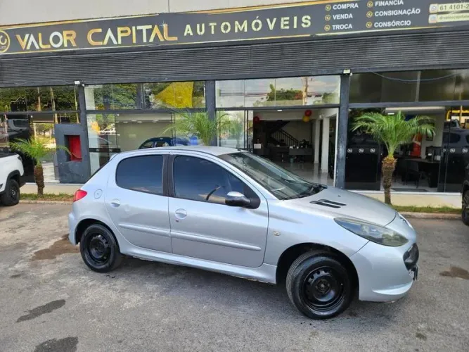Peugeot 207 XR 1.4 Flex 8V 5P 2011