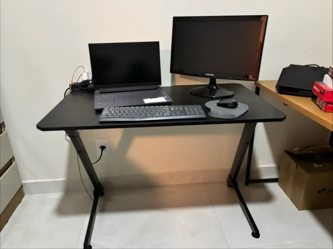 MESA GAMER MANCER RUNIC, COM REGULAGEM DE ALTURA, 136CM, PRETO, MCR-RNC-BK01