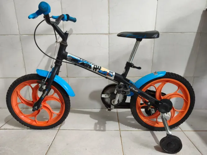 Bicicleta infantil Hotwheels aro 16