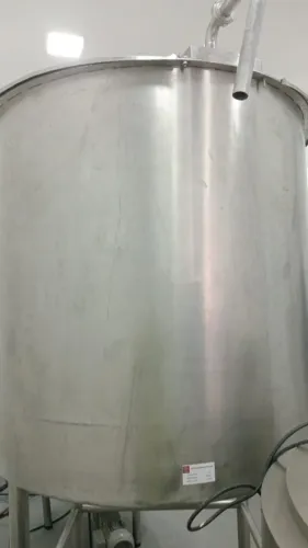 TANQUE INOX 800 LITROS COM MOTOR MISTURADOR- USADO