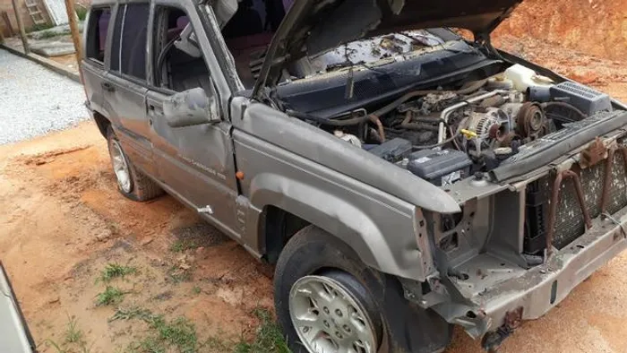 Sucata Cherokee v8 4x4 ano 98