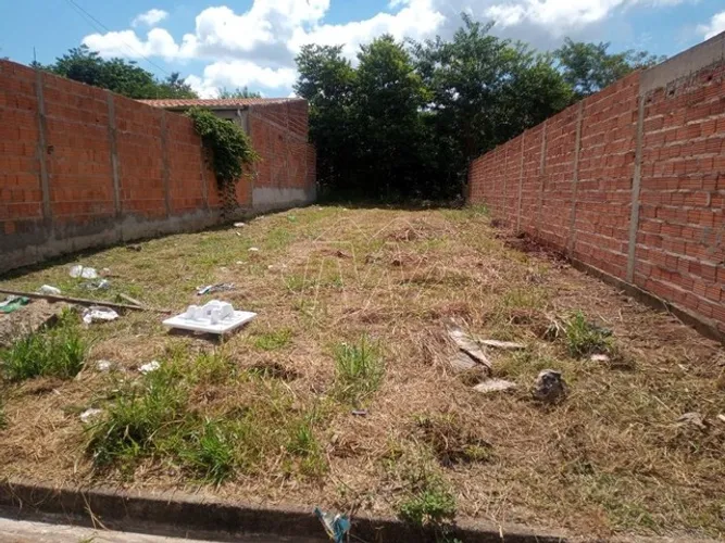 Venda de Terreno / Padrão na cidade de Araraquara